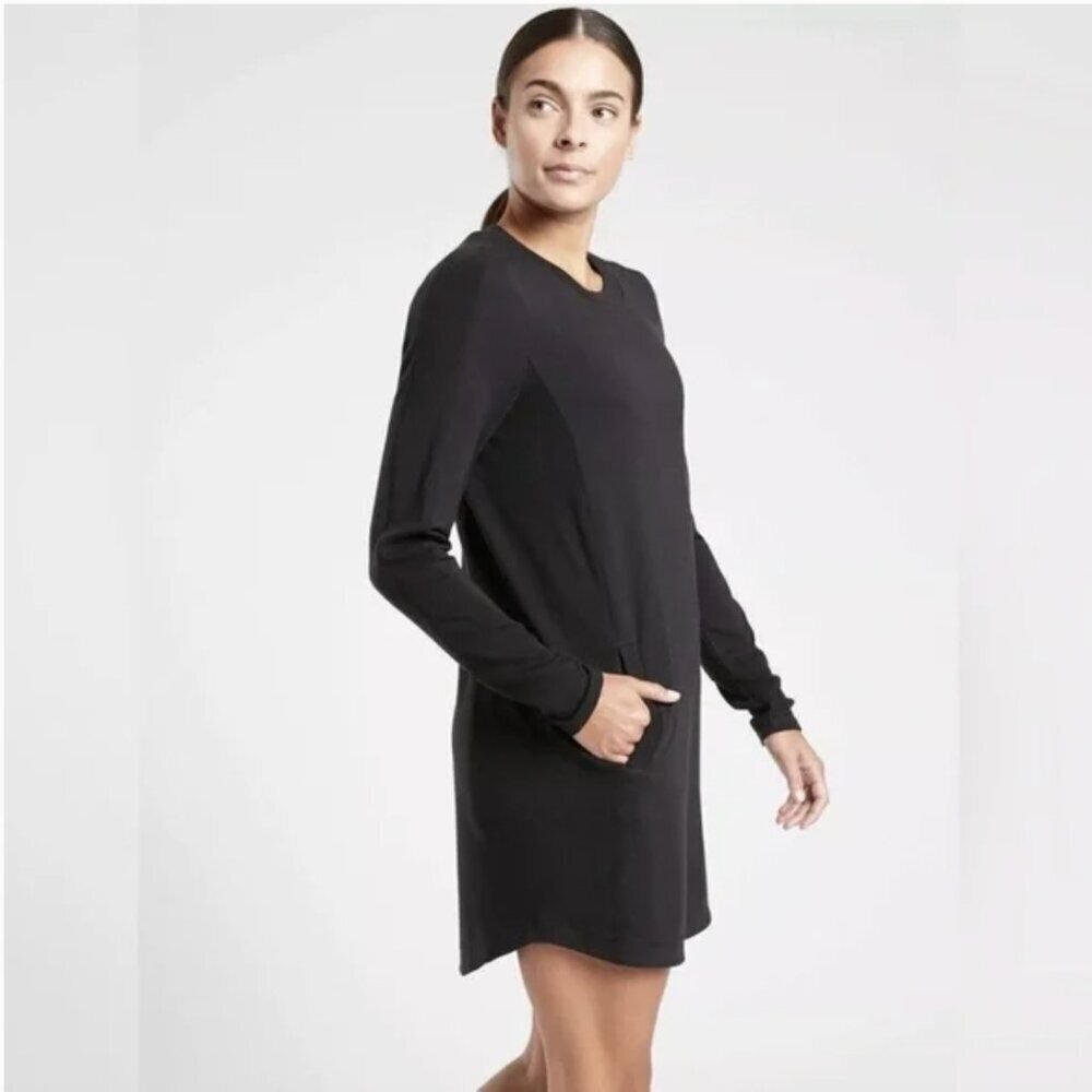 Athleta Balance Long Sleeved Dress in Black, Medium
